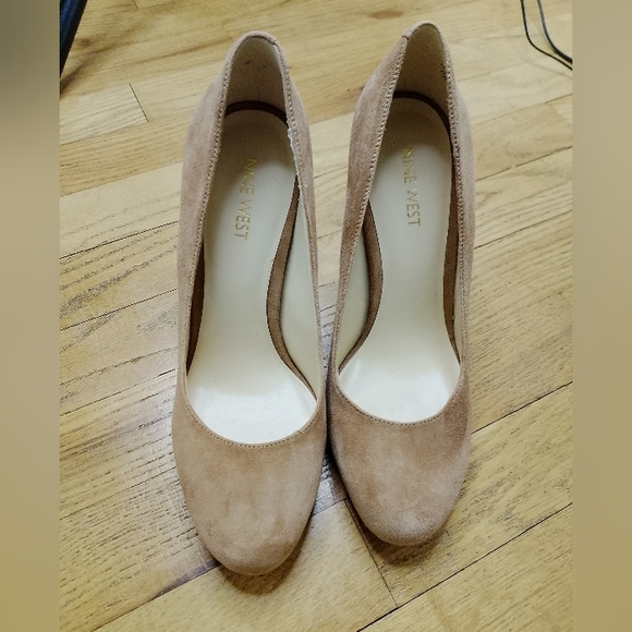 Nine West Tan High Heels - Picture 2 of 11